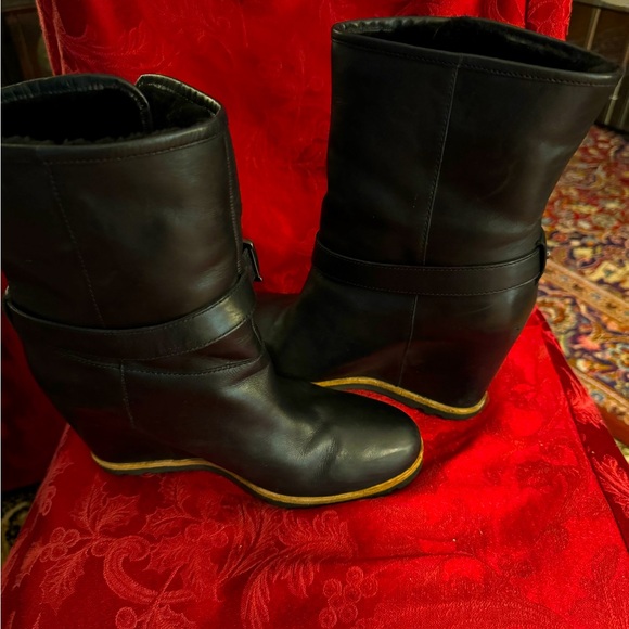 UGG Ellecia Black Sheepskin Wedge Boots Good Condition Size 10 - Picture 1 of 7